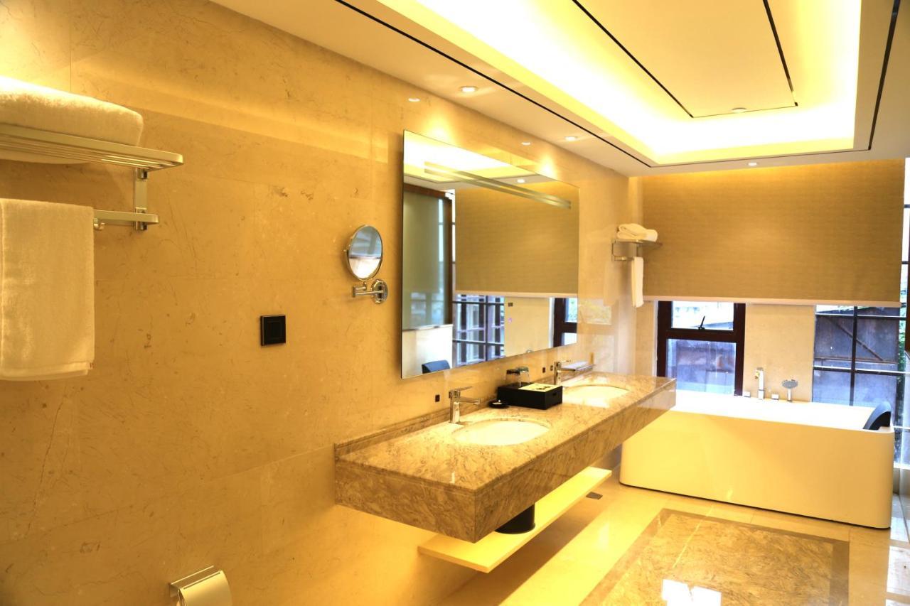 גואנגג'ואו Zhongbo Art Hotel מראה חיצוני תמונה