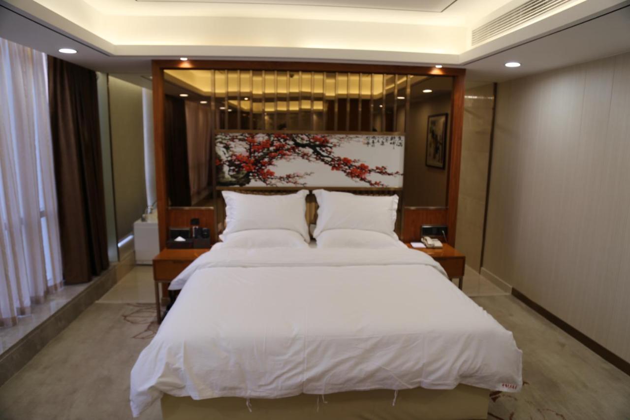 גואנגג'ואו Zhongbo Art Hotel מראה חיצוני תמונה