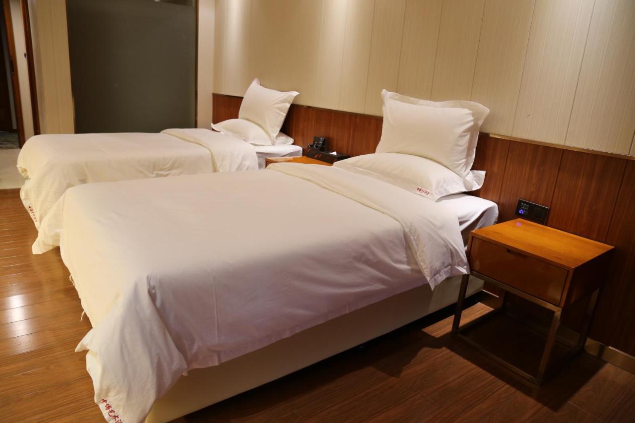 גואנגג'ואו Zhongbo Art Hotel מראה חיצוני תמונה
